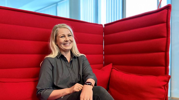 Cornelia Bjørke-Hill tar steget opp til Head of Group Communications & PR i Simployer.