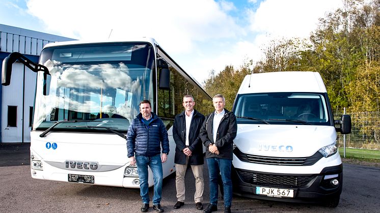 Från vänster: Adam Djupfeldt - Försäljningschef Wetlandia AB, Claus Skipper - Business Line Manager IVECO BUS i Norden og Peder Jältborn, Verkställande direktör för Wetlandia AB.