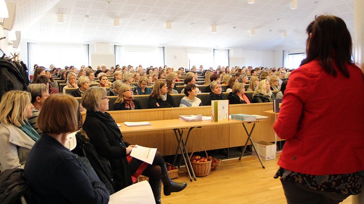 ​Proppfull aula på förskollärarnas forskningskonferens