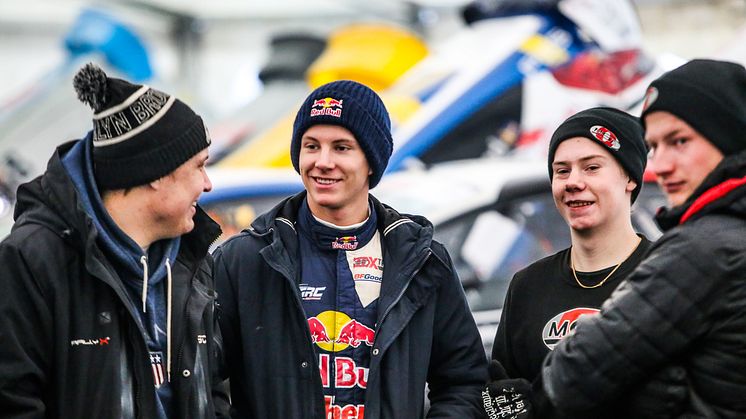 Oliver Eriksson dominerade kvalomgångarna i RallyX On Ice-premiären
