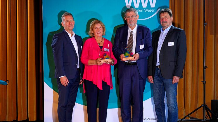 Kein Märchen: WWKULTURPREIS22 geht in Münchhausen-Stadt. (v. l.) Jürgen Noch, WW, Dr. Claudia Erler, Leiterin Münchhausen-Museum, Wilhelm Dornette, Bürgermeister Bodenwerder, und Laudator Bertram Schulte..