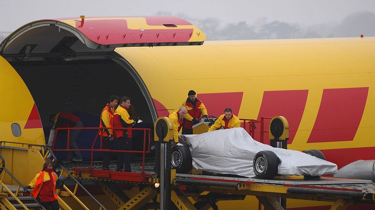 Formula 1® racer lastes på DHL fly