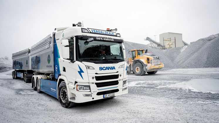 LANGT: I løpet av det første driftsåret gikk ellastebilen fra Scania 105.000 kilometer hos Verdalskak. Nå har den passert 120.000 kilometer uten nevneverdige utfordringer.