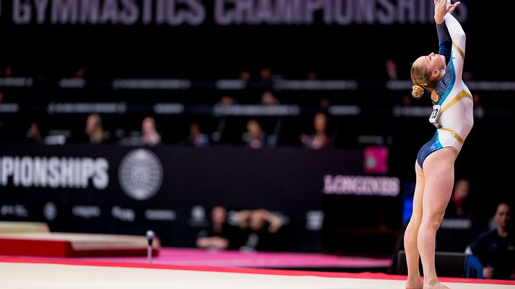 Emma Larsson tävlar i World Challenge Cup i gymnastik