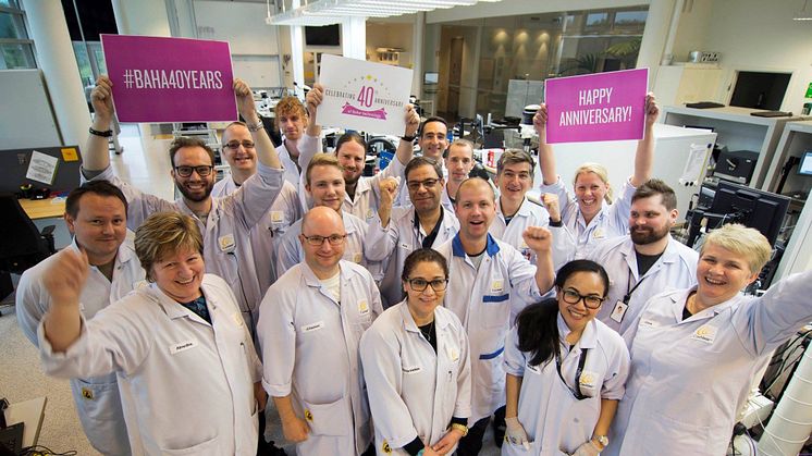 Cochlear feiert den 40. Geburtstag des weltweit ersten Knochenleitungsimplantats.