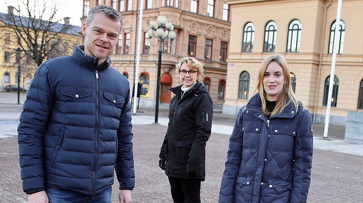 Anders Danielsson, ECP AirTech, och Franziska Marquardt, Näringslivsbolaget i Sundsvall, har varit med i programmet Pure Business Impact och fått verktyg för hållbarhetsarbete. Mona Sundin från BizMaker (i mitten) har varit programansvarig.