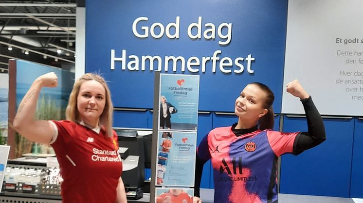 Ansatte i JYSK Hammerfest under årets FotballtrøyeFredag for barnekreft