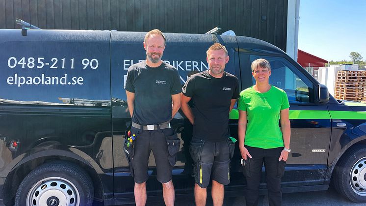 Björn Nilsson, Fredrik Petersson och Jenny Nilsson driver Elektrikerna på Öland AB