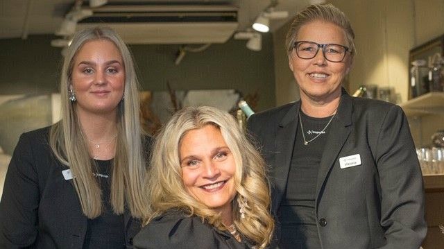 Zara Pellerone, Rosie Pellerone och Viktoria Lindkvist. Foto: VaFintFoto