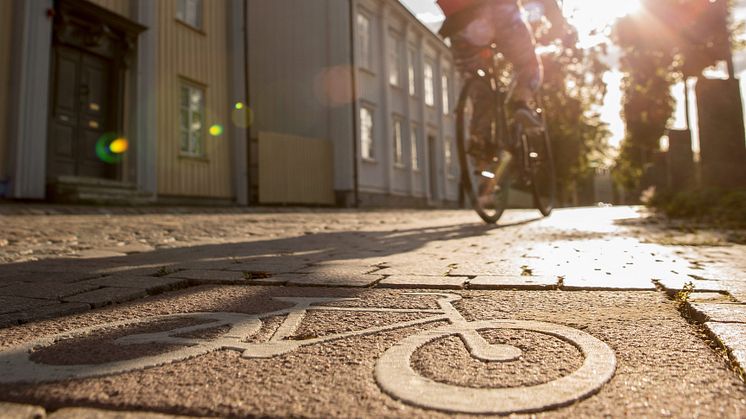 Molkom får ny säkrare cykelväg. Den här bilden är inte tagen i Molkom.