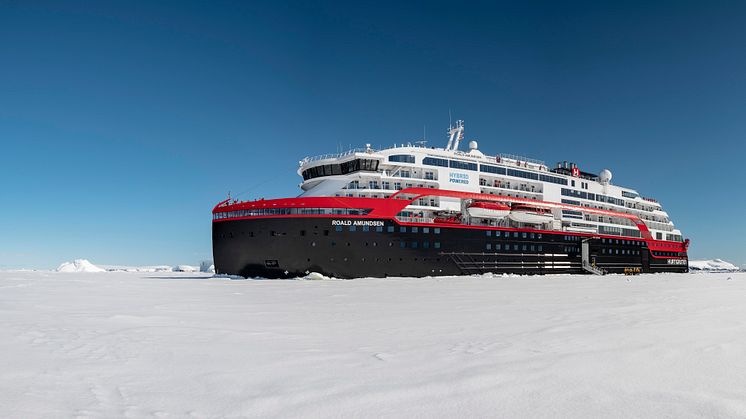 Roald Amundsen_credit_ Hurtigruten_Andrea Klaussner.jpg