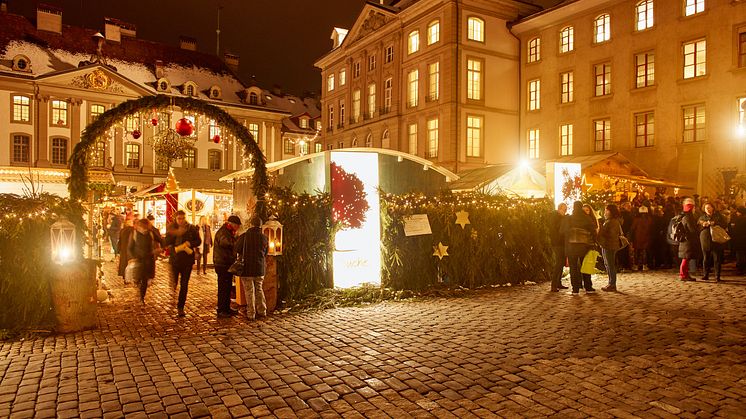 Berner Weihnachtsmarkt Auf Dem Muensterplatz 