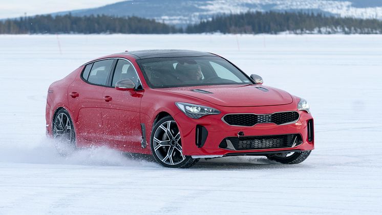 Kia Stinger vintertestas i Arjeplog