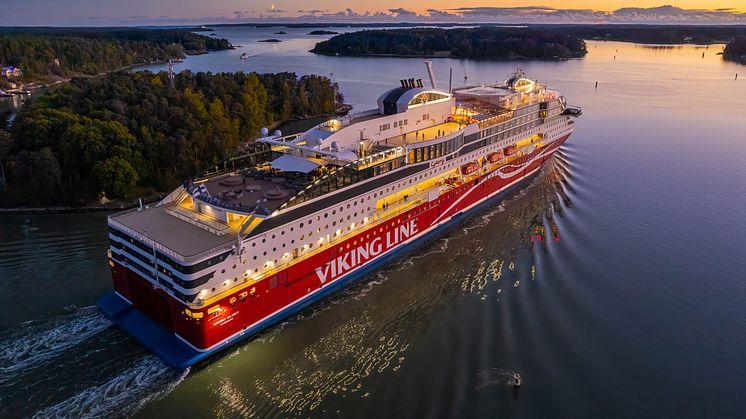 På rederiets nyaste fartyg Viking Glory och Viking Grace kan resenärerna köpa biogas för att minska utsläppen. Foto: Viking Line