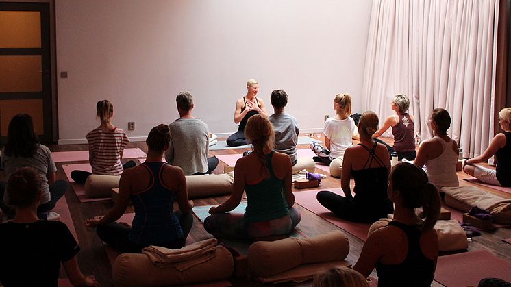 Häng med på yogamarathon för livet – mot bröstcancer