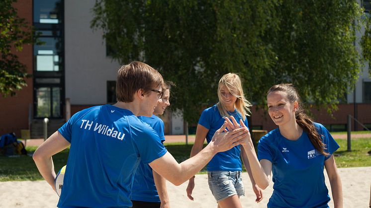 Sportliche Aktivitäten fördern die Beweglichkeit.