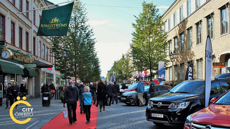 Bilar på stan, Drottninggatan. Foto: City Örebro.