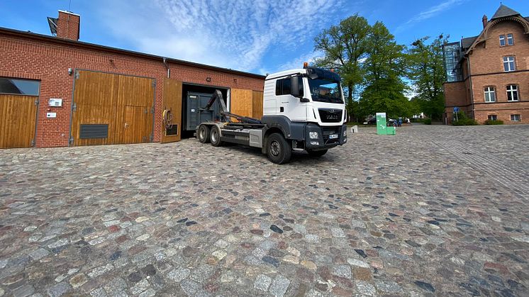 Energieholzanlieferung im Schlossgut Altlandsberg – regionale Lösungen für Wärmekonzepte mit Energieholz sind in Brandenburg gefragt (Foto: TH Wildau)
