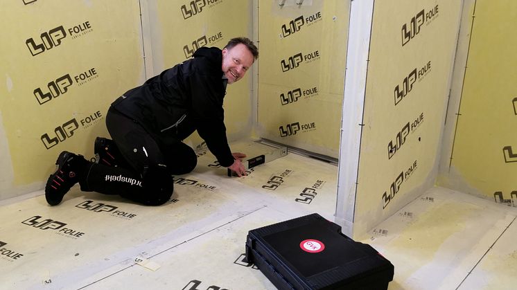 Nu ökar andelen GVK-företag som blir stickprovskontrollerade. Här är Mattias Granberg, en av GVKs kontrollanter, ute på uppdrag.