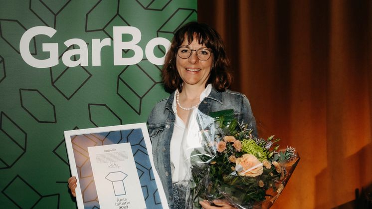 Programchef för Bygglyftet, Kajsa Simu, på plats på GarBo-dagen för att ta emot utmärkelsen för Årets initiativ 2023. Fotograf Linda Eliasson