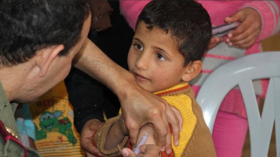 Syriska barn vaccineras mot mässling och polio