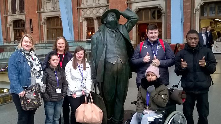 181114 Bedford college Try A Train - group at St Pancras