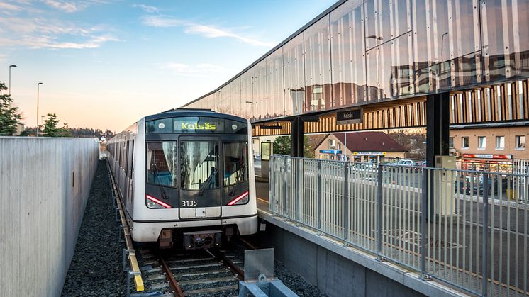 Kolsås T-banestasjon, der HKH Kronprinsen og HKH Kronprinsessen starter reisen med  Bokbanen onsdag 8. mai.