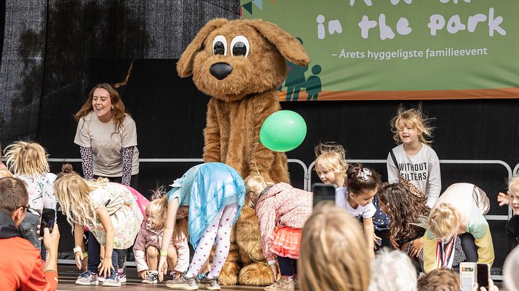 Skoringen bakkede igen i år op om familieeventet 'A Walk in the Park'. Her var skokædens populære Skofus hund bl.a. på scenen for at aktivere de mange børn, der deltog i eventet. Der blev i alt samlet 113.000 kr. ind til Legeheltene.  