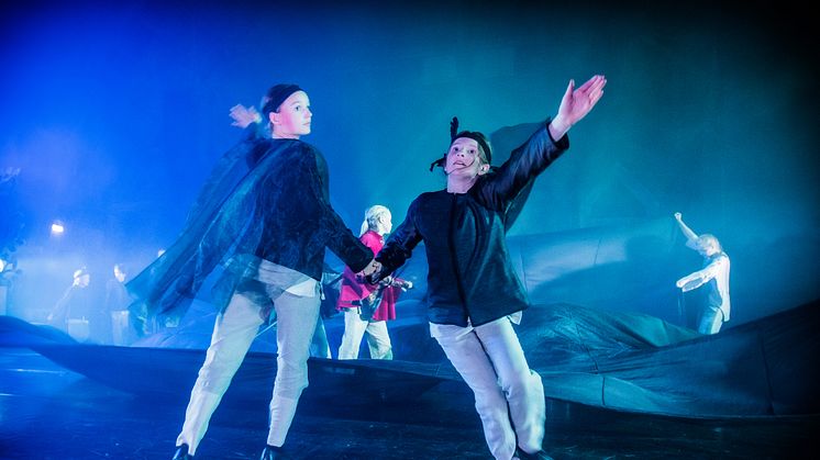Sunneeleverna får bland annat möjlighet att gå en dramakurs med Västanå Teater tack vare bidraget från Kulturrådet till Skapande skola-projekt. Foto: Håkan Larsson
