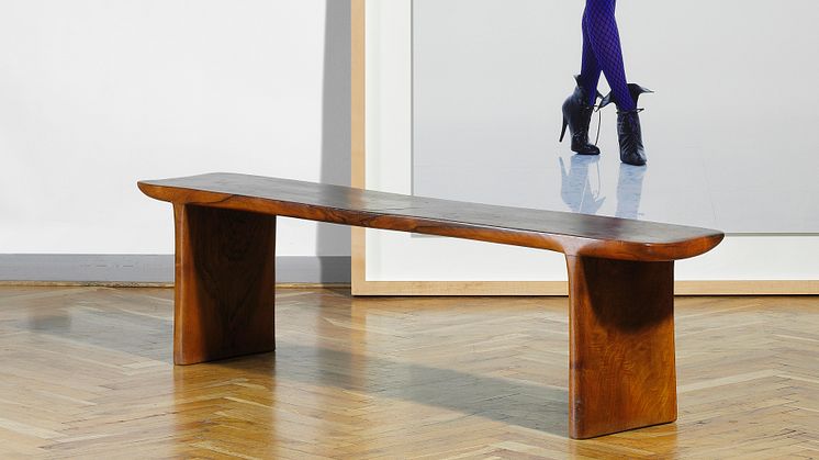 Jacob Hermann: A unique table bench of solid Caucasian walnut.