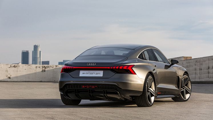 Audi e-tron GT concept (kinetic dust) bagfra