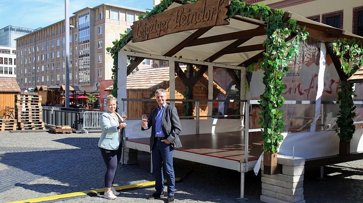 Christin Hultsch (Catering AS GmbH) und Dr. Walter Ebert (Leiter des Marktamtes)