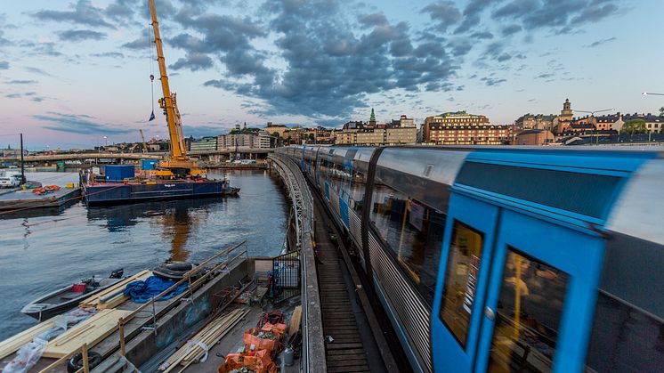 Resenärerna har kunnat resa på antingen den Röda eller Gröna linjen över Söderströmsbron i sommar. Foto: Danish Saroee