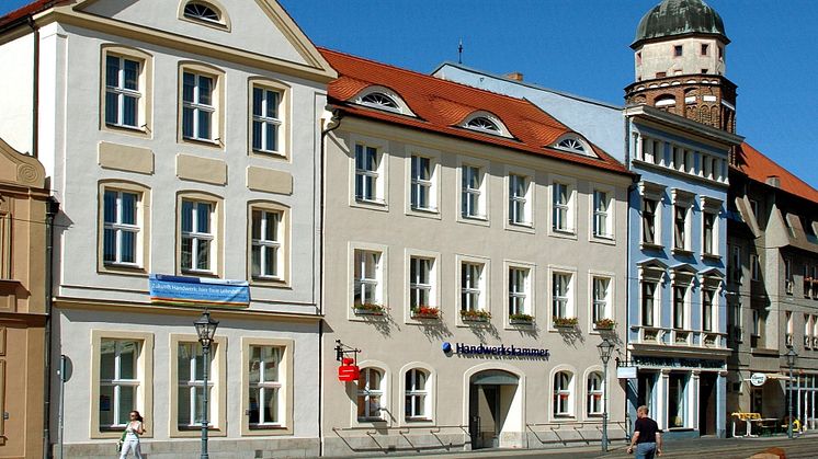 Am 10. Mai 2021 unterzeichnen die Handwerkskammer Cottbus und die Technische Hoch-schule Wildau eine Kooperationsvereinbarung. (Bild: Handwerkskammer Cottbus)