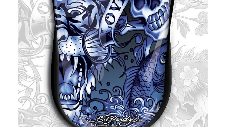 Ed Hardy's tattoo-design framför datorn.