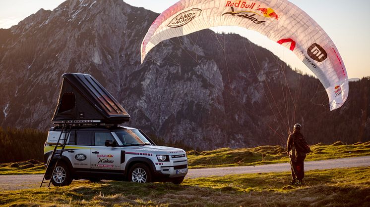 Land Rover Defender 110 med Autohome-taktelt* som sørger for å gi idrettsutøvere og medhjelpere restitusjon, og et trygt og komfortabelt sted å hvile.