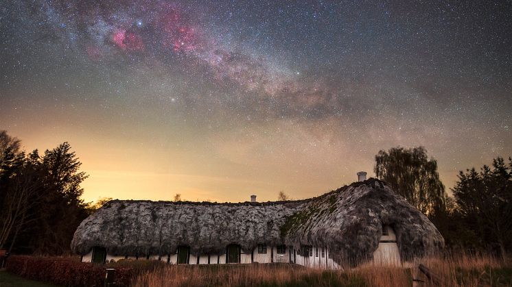 Læsø er kendt både sydesaltet, de unikke tangtage og for sin meget flotte nattehimmel, som fejres den 3. og 4. november med en række arrangementer. Her er det tanggården 'Skoven' i Gl. Østerby. Foto Ruslan Merzlyakov