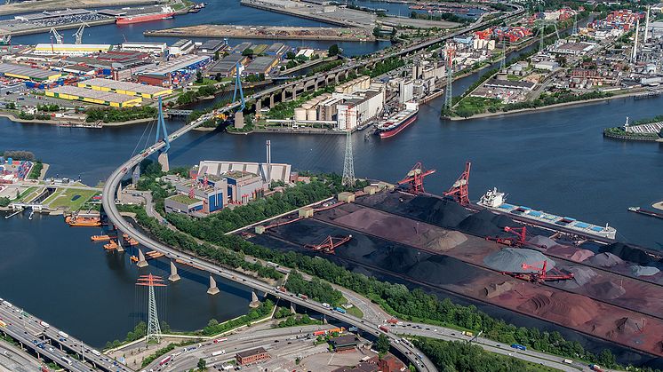 The Köhlbrand Bridge in Hamburg (c) HPA, Martin Elsen