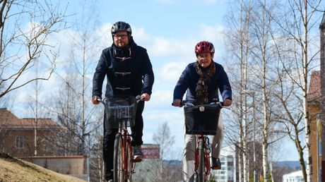 På cykel i Lycksele? Landstinget delar ut cykelhjälmar!