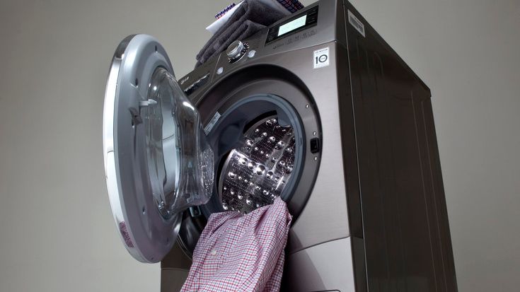 Stilfuldt design i vaskerummet: LG BIG-IN COMBO – SØLVGLINSENDE SKØNHED MED KAPACITET I VERDENSKLASSE