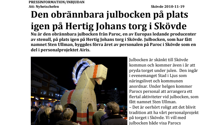 Den obrännbara julbocken på plats igen på Hertig Johans torg i Skövde