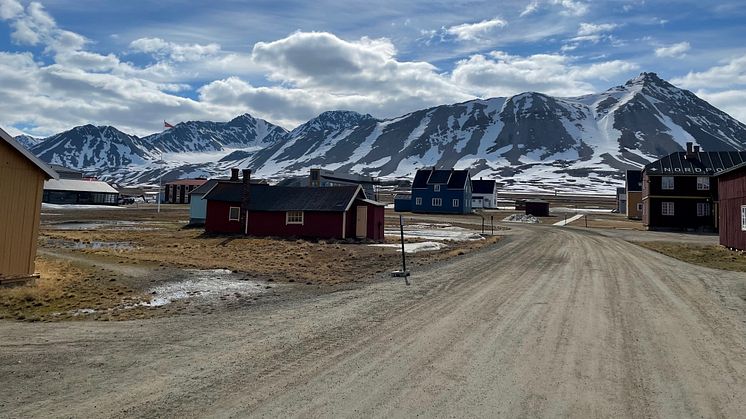 Ny-Ålesund er en forskningsstasjon på Svalbard med vekt på studier av Arktis og klimaendringer.