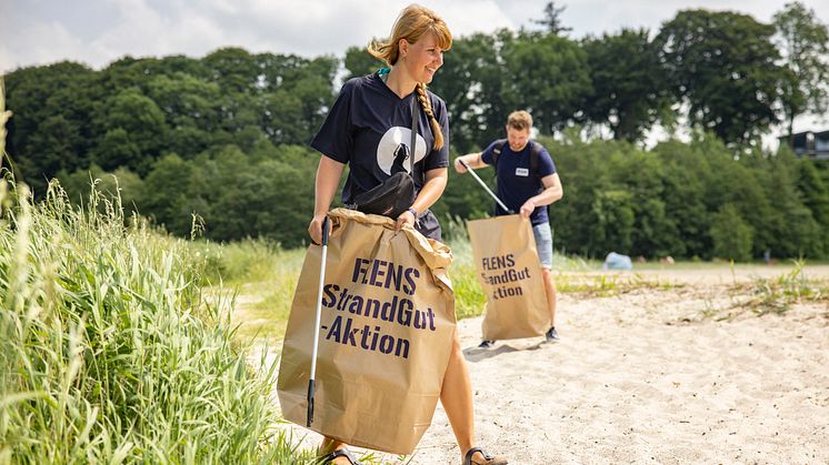 Auf Fehmarn findet jedes Jahr die Flensburger StrandGut-Aktion statt, bei der gemeinsam Müll gesammelt wird © Flensburger Brauerei