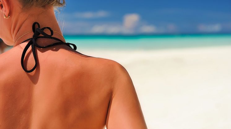 Solens UVA- og UVB-stråler kan gjøre huden solbrent, gi soleksem, være kreftfremkallende og gi en raskere aldringsprosess i huden.