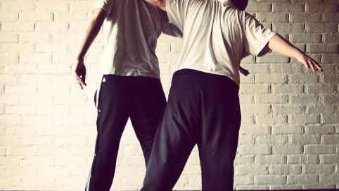 2 mäns kamp - dans av medlemmar från Kulturlabbet. Göteborgs Kulturkalas