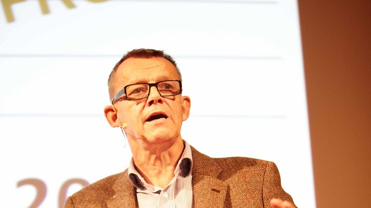 Hans Rosling talar på konferens om Cochleaimplantat som en del av en hörselteknologisk utveckling