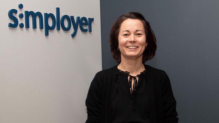 Simployers juridiske HR- og ledelsesrådgiver Karoline Dystebakken sier det er viktig å ha oversikt over når ansatte faktisk jobber, ikke bare hvor mye. FOTO: Simployer