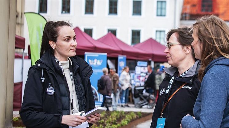 Demokratiambassadör Paulina Stanley på plats under evenemanget Snacka om Landskrona som hölls i Landskrona stadshus den 14 maj 2022.