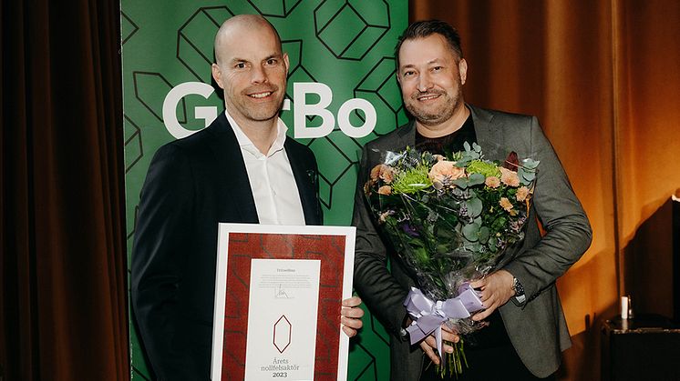 Jonas Regnander och Mikael R Olsson tar emot priset Årets nollfelsaktör 2023