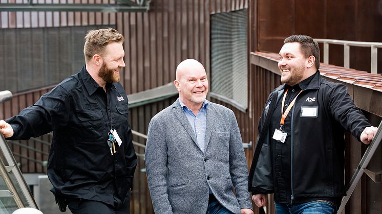 REDIn kiinteistöpäällikkö Jukka Parkatti (kesk.) ja Aren Jussi Koskela (vas.) sekä Olli-Pekka Kettunen kehittävät kiinteistön toimintaa tiiviissä yhteistyössä.  